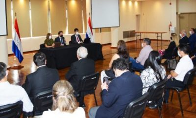 Autoridades, empresarios y técnicos participaron de la reunión. (Foto MIC)