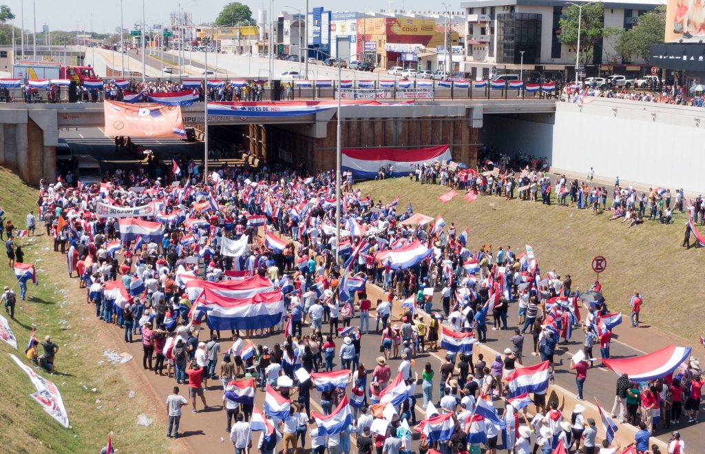 Así se juntaron los manifestantes en contra de Cartes en Ciudad del Este. (Foto Facebook).