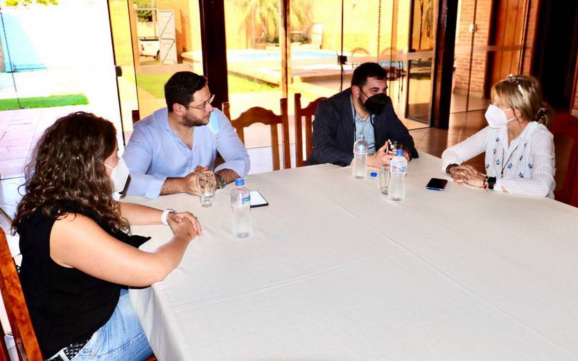 Comisión del Senado con familiares de Óscar Denis. (Foto Gentileza)