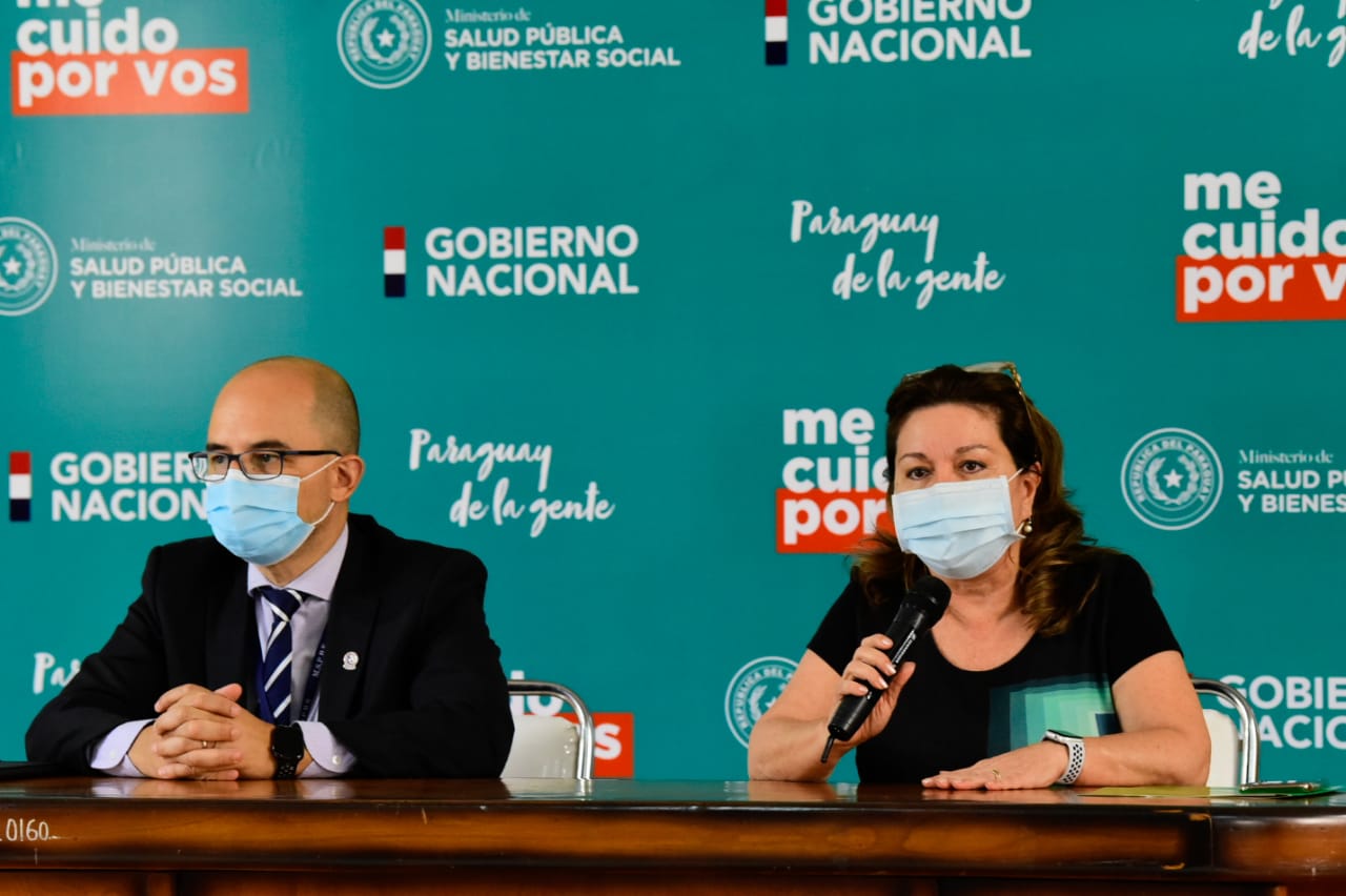 El doctor Hector Castro y la doctora María Antonieta Gamarra. (Foto Salud)