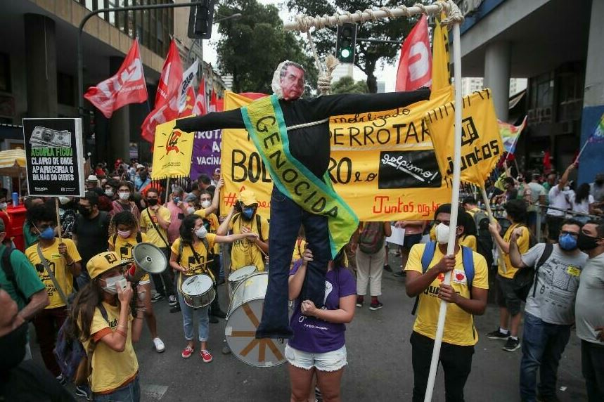 Manifestantes protestan contra gobierno de Bolsonaro en el Día de la Independencia del Brasil. Foto: Agencias..