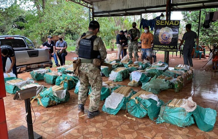 Momento de una incautación realizada por agentes de la Senad. (Foto: Gentileza).