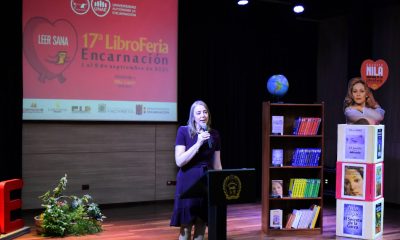 Nadia Czeraniuk, rectora de la Universidad Autónoma de Encarnación, inaugurando la Libroferia