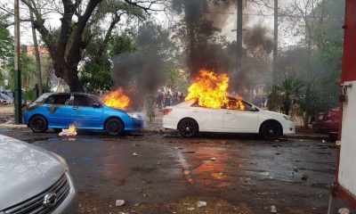 Así quemaron los vehículos esta mañana. (Foto Gentileza).