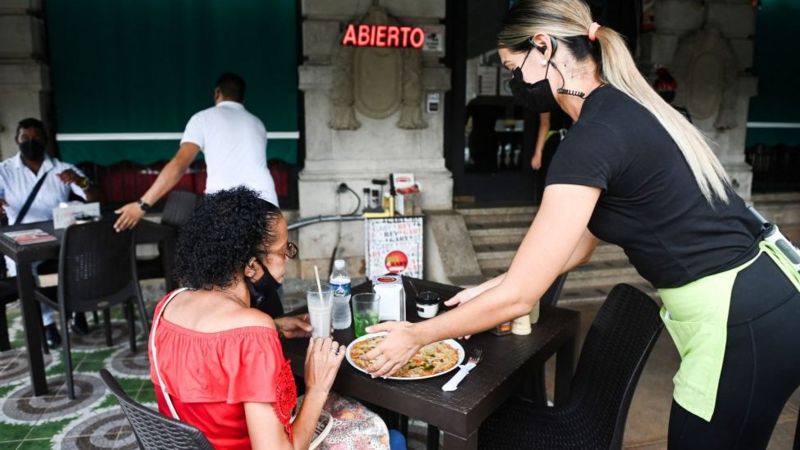 La aprobación de empresas privadas coincide con la reapertura progresiva de la economía tras las limitaciones para contener el coronavirus. Foto: Getty.