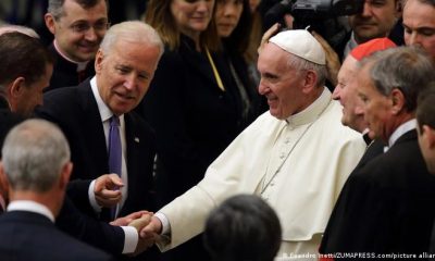 El presidente, que ya pudo saludar al papa en tres ocasiones cuando era vicepresidente, llegó acompañado por su la primera dama, Jill Biden. Foto: Picture Aliance.