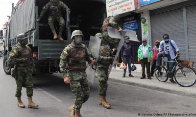 El Ejército y la Policía llevarán a cabo controles de armas, inspecciones y patrullajes las 24 horas del día, según el decreto anunciado por el presidente Guillermo Lasso. Foto: Picture Aliance.