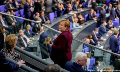 Angela Merkel, canciller saliente de Alemania, en la tribuna del Bundestag, en sesión constituyente. Foto: Picture Aliance.