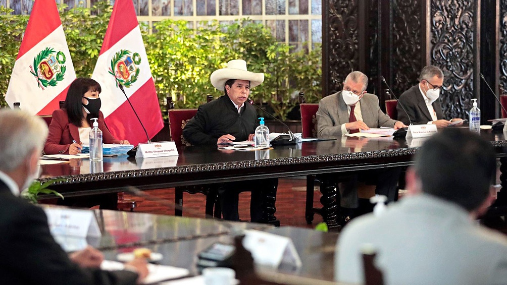 Pedro Castillo le pidió a la titular del Congreso dar trámite urgente a la iniciativa. Foto: Agencias.