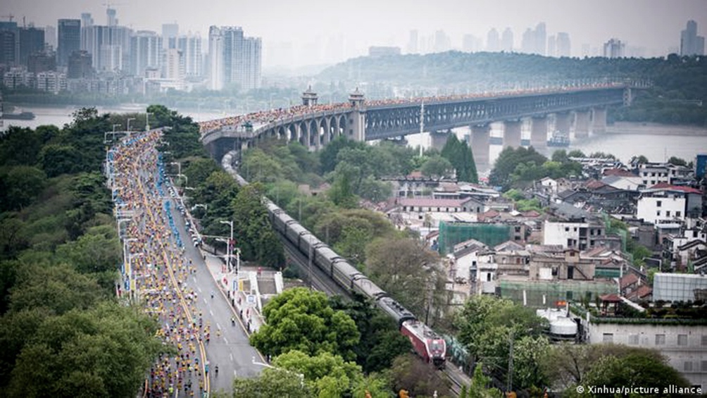 A 100 días del inicio de los Juegos Olímpicos de Invierno de Beijing 2022los organizadores de la maratón de Wuhan anunciaron la suspensión de la carrera "para evitar el riesgo de una propagación pandémica". Foto: Picture Aliance.