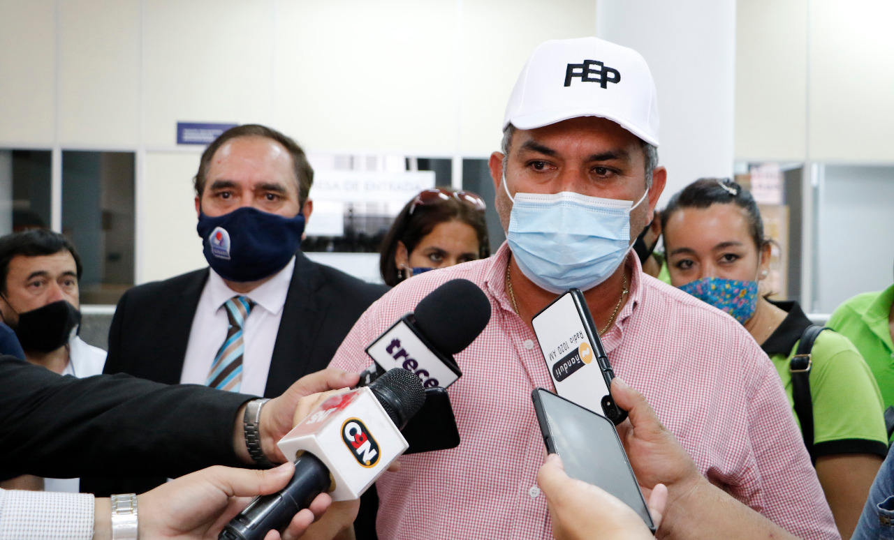 Dirigentes de la FEP al culminar la reunión. Foto: MEC