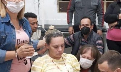 Eva Cristaldo se llevó un gran susto y fue contenida por sus allegados. (Foto Radio Ñandutí)