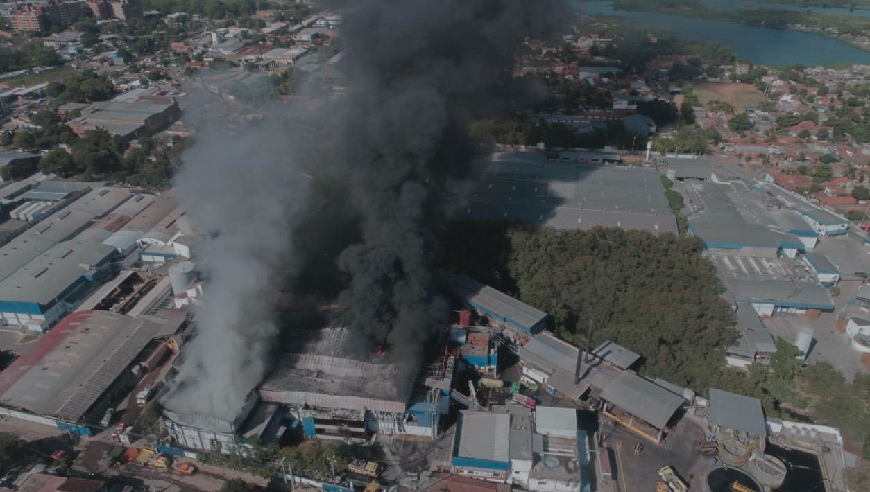 El incendio fue de gran magnitud. (Foto Archivo).