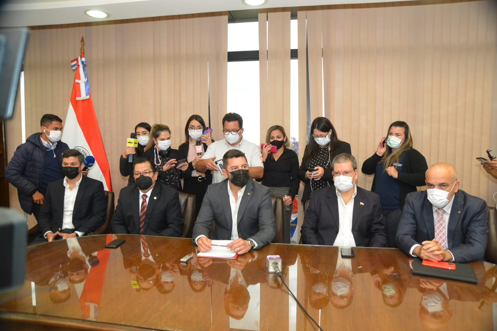 Durante la conferencia de prensa. (Foto Diputados)