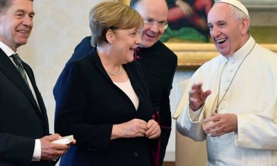 Francisco recibió a la canciller de Alemania, Angela Merkel. Foto: El País España.