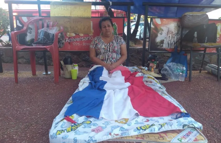 La mujer que decidió iniciar una huelga de hambre. (Foto Sergio Zepol, La Unión)