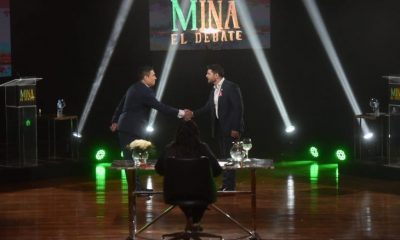 Nenecho y Nakayama se saludaron al inicio del debate. (Foto UH).