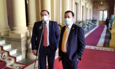 El diputados Miguel Cuevas y el senador Ramón Retamozo, en el palacio de Gobierno. (Foto Radio Ñanduti).