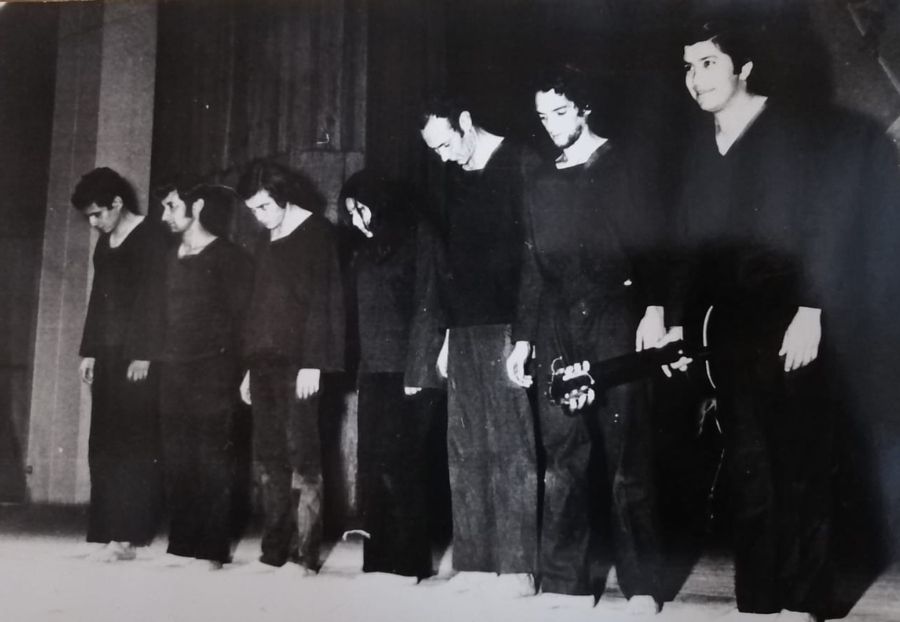 El TPV al finalizar la presentación de "Un puñado de tierra" en el Teatro Los Fundadores, Manizales, Colombia. Septiembre, 1971. Cortesía