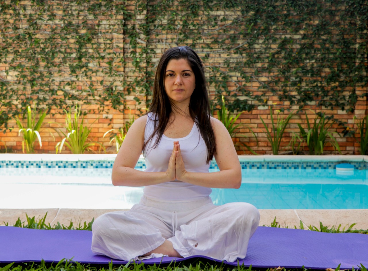 Mariela Varela utiliza la respiración del yoga como técnica dentro de las sesiones de desprogramación. Foto: Gentileza. 