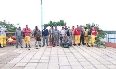 Son varios los voluntarios que se llegaron al sitio para realizar la minga ambiental. (Foto Gentileza)