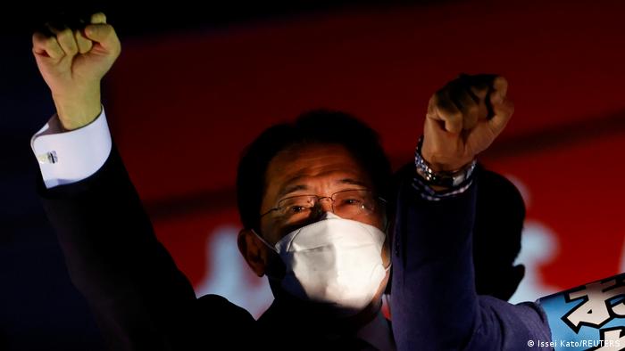 El primer ministro japonés, Fumio Kishida, fotografiado ayer en su último acto de campaña. Foto: DW.