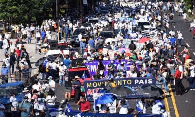 Marcha en El Salvador. Foto: Infobae.