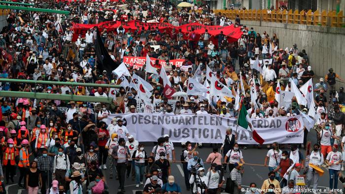 Miles de personas marcharon el sábado en la Ciudad de México. Foto: DW.