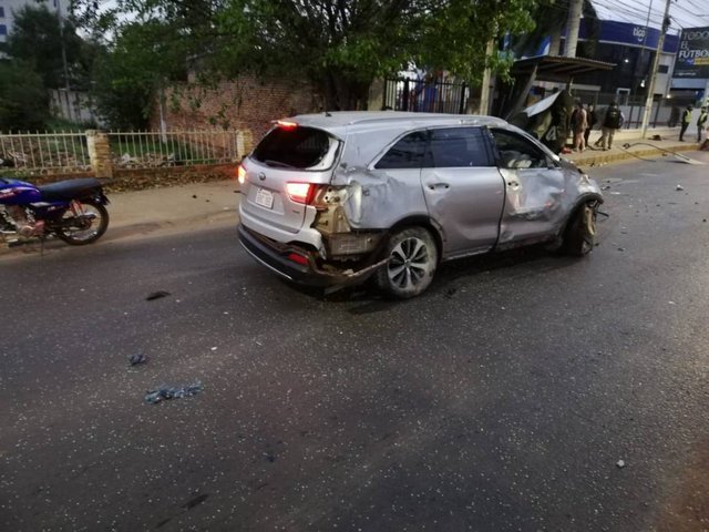 Natalia Godoy esperaba en la parada del colectivo y fue embestida por este vehículo. (GENTILEZA).