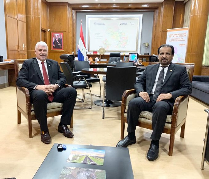 Wiens con el encargado de negocios de Qatar en Paraguay, Saeed Bin Hamad M.J. Al-Marri. Foto: MOPC