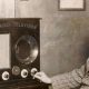 Foto1: Jhon Logie Baird junto a su televisor (Archivo) https://www.lavanguardia.com/