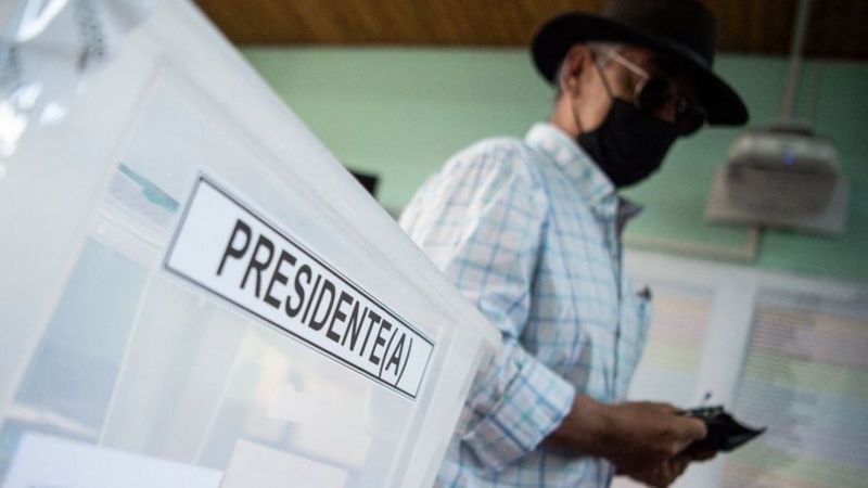 Los chilenos votan este domingo en el balotaje. Foto: Getty.