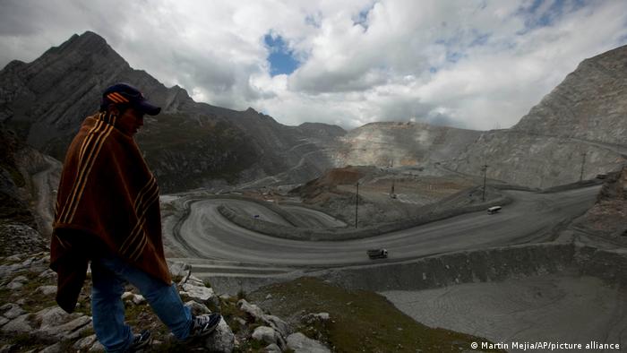 La transnacional Antamina enfrenta un paro indefinido de una comunidad campesina que bloquea el acceso a sus instalaciones. Foto: Picture Aliance.