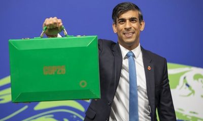 El ministro de Finanzas británico, Rishi Sunak, habló en Glasgow y dijo que aunque las naciones más ricas acordaron dar ayuda financiera a naciones pobres para combatir el cambio climático, "la inversión pública sola no es suficiente". Foto: Agencias.