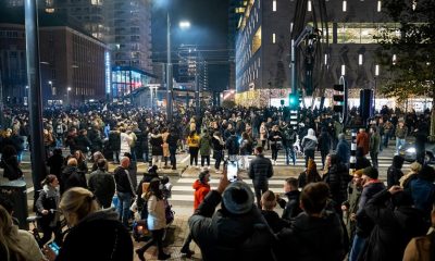 Durante la protesta en Rótterdam decenas de personas fueron detenidas y siete resultaron heridas, en un hecho que el alcalde, Ahmed Aboutaleb, calificó como una "orgía de violencia". Foto: Agencias.