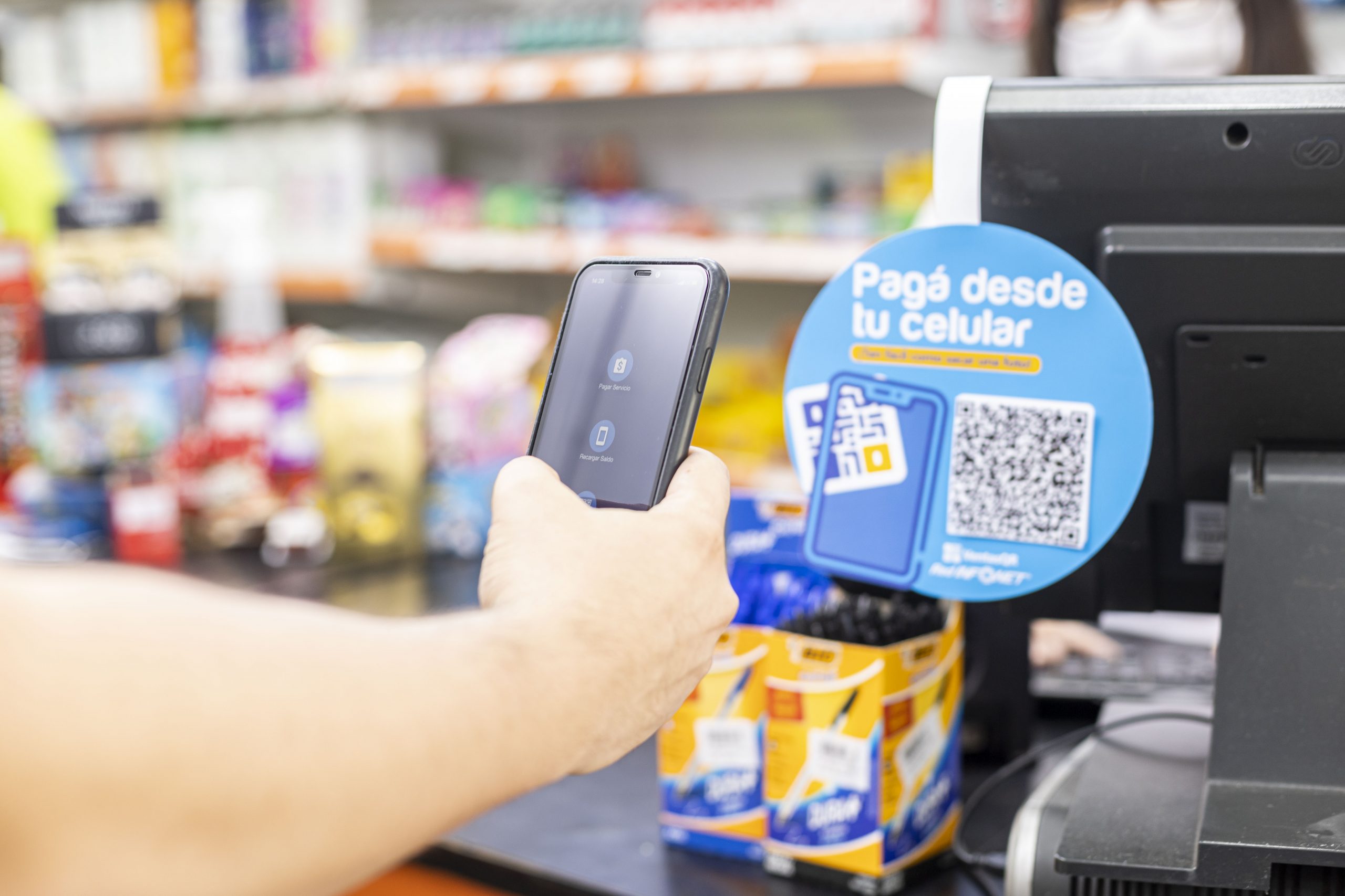 Actualmente, 16 bancos, financieras y cooperativas ya tienen dentro de sus apps la opción de pago con QR. Foto: Gentileza.