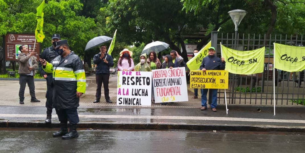 Los docentes se manifestaron esta mañana. (Foto OTEP-SN)