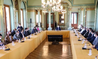 Momento de la reunión que se mantuvo en el Palacio de Gobierno. (Foto Presidencia)