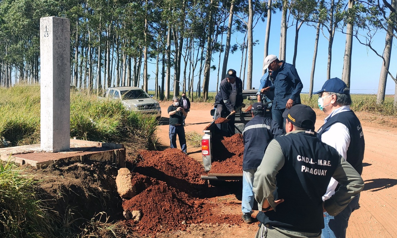 Los trabajos se realizan en el marco de lo dispuesto en las normas referentes al estudio, deslinde, demarcación, caracterización, registro y vigilancia de los límites del Estado paraguayo. (Foto: Gentileza)