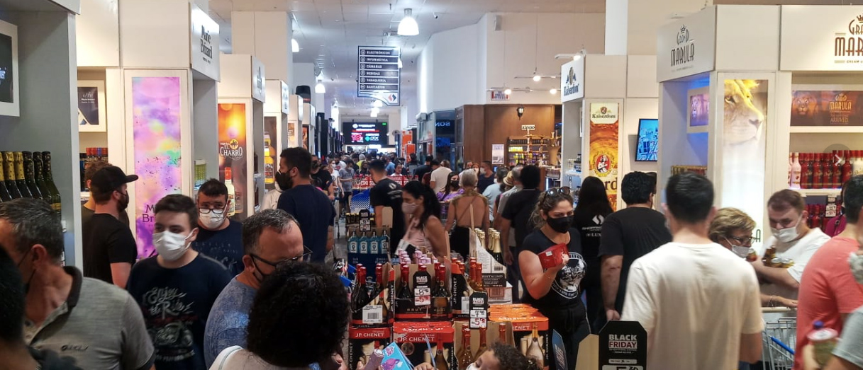 Exitoso día de descuentos en los comercios de CDE. Foto: Gentileza.