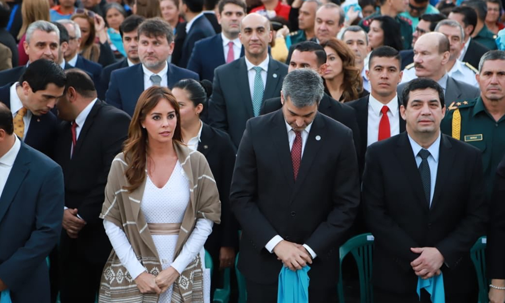 Mario Addo, la primera dama, Silvana y Hugo Velázquez, durante la misa del 8 de diciembre en Caacupé, en el año 2018. (Foto Agencia IP).