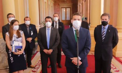 Las autoridades durante la conferencia de prensa. Foto Agencia IP