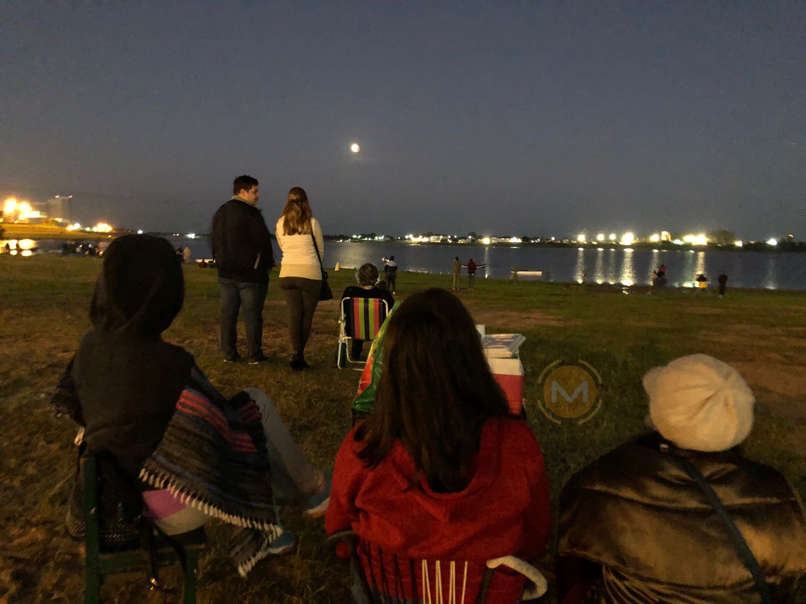 La noche del domingo al lunes, la Luna volverá a cruzar la sombra de la Tierra, adquiriendo el resplandor cobrizo tan característico de los eclipses lunares. Foto: Monumental - REFERENCIAL.