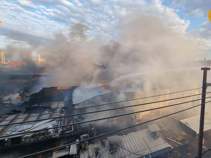 Incendio ocurrido en el Mercado 4. (Foto redes).