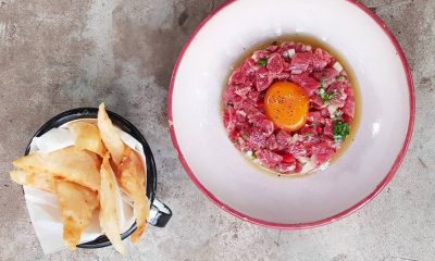 Tartar de Lomito con Pirecas de Mandioca.