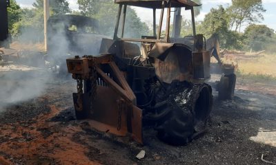 Cuando quemaron un tractor en otra estancia el año pasado. (Foto Ilustrativa-FTC).