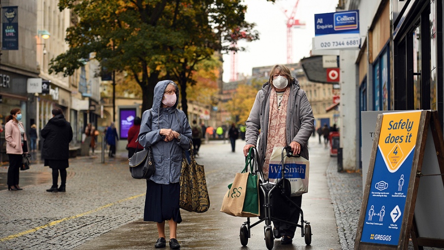 El Centro Europeo de Prevención y Control de Enfermedades (ECDC) pide medidas drásticas para "proteger a la población más vulnerable" en los próximos meses frente a la variante ómicron del coronavirus. Foto: Agencias.