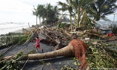 Rai es el tifón más fuerte que ha azotado este año a Filipinas. También ha inhabilitado las comunicaciones en algunas áreas y provocado daños en numerosos edificios. Decenas de personas continúan desaparecidas. Foto: Getty.