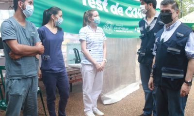 El ministro de Salud, Julio Borba, verificó las instalaciones de los puestos para testeos de Covid en Caacupé. (Ministerio de Salud)