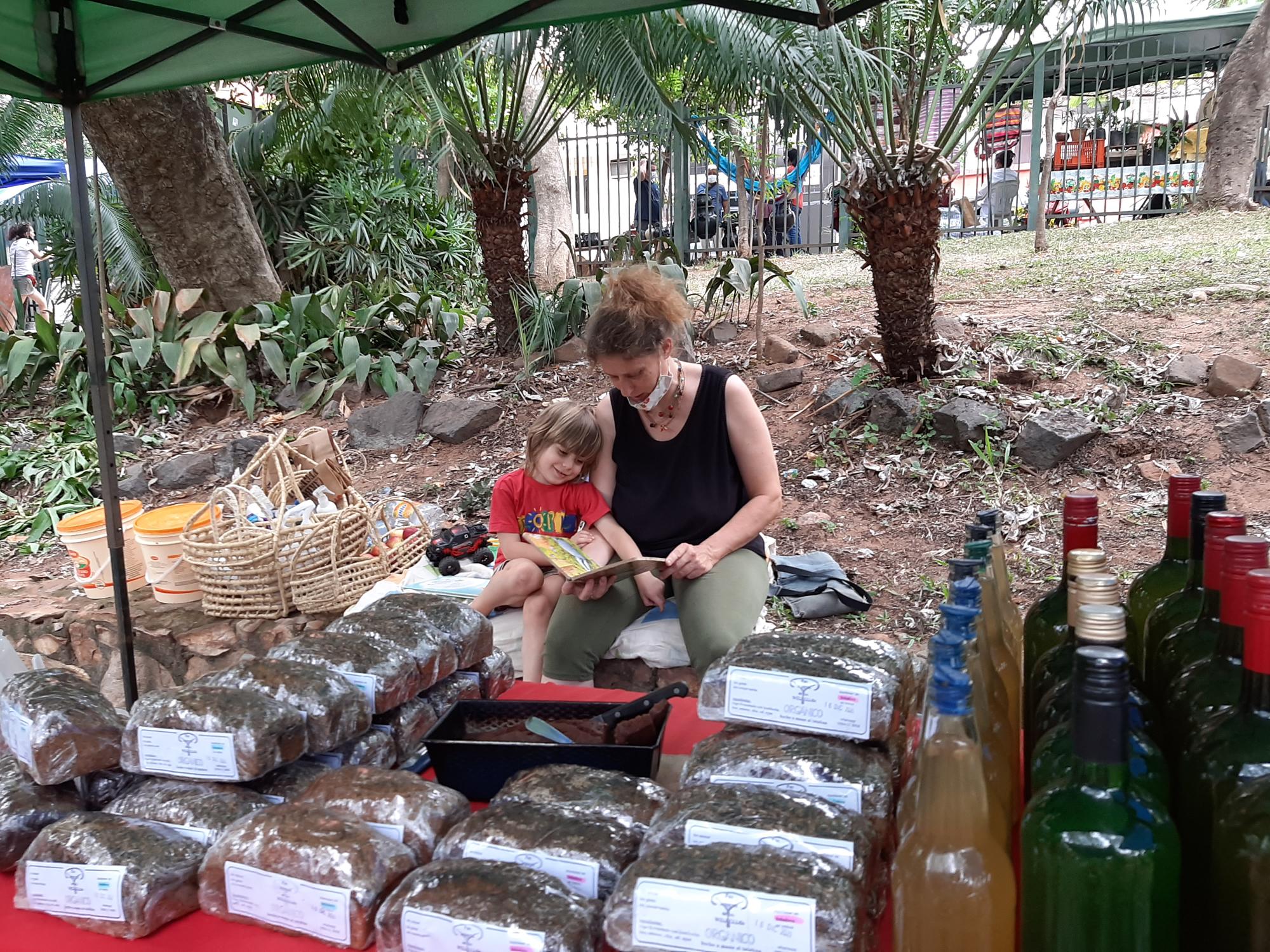 Las ferias de la Red Agroecológica tienen como objetivo la promoción del conocimiento sobre la seguridad alimentaria, la defensa de la agricultura familiar y las potencialidades de los emprendimientos artesanales. Foto: Gentileza.